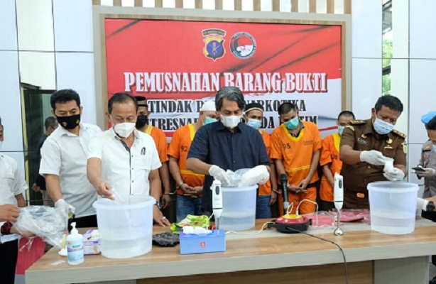 polda-kaltim-musnahkan-barang-bukti-narkoba-hasil-penangkapan-selama-bulan-mei-2021