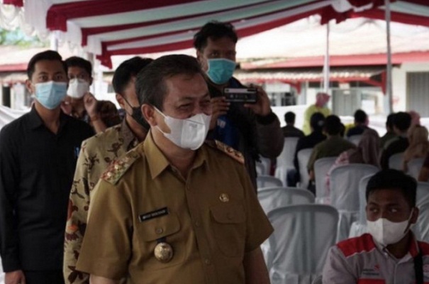 Wakil Gubernur Kaltim Hadi Mulyadi meninjau vaksinasi massal di Kantor Telkom Wilayah Samarinda di Jalan Dahlia Kota Samarinda,